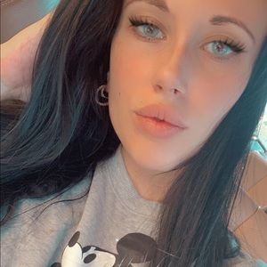 Meet your Posher, Madelyn a